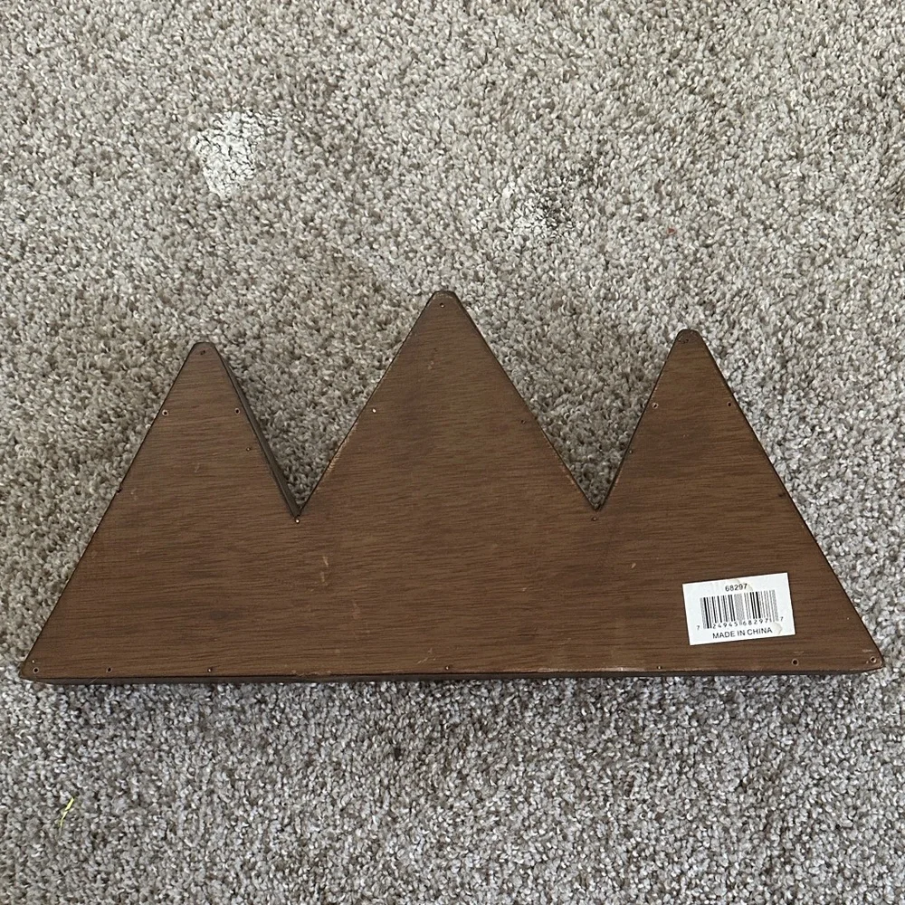 UO Distressed Mountain Shelf - Brown